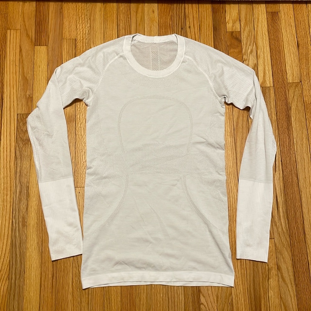 Women’s Lululemon Athletic  LS Tee